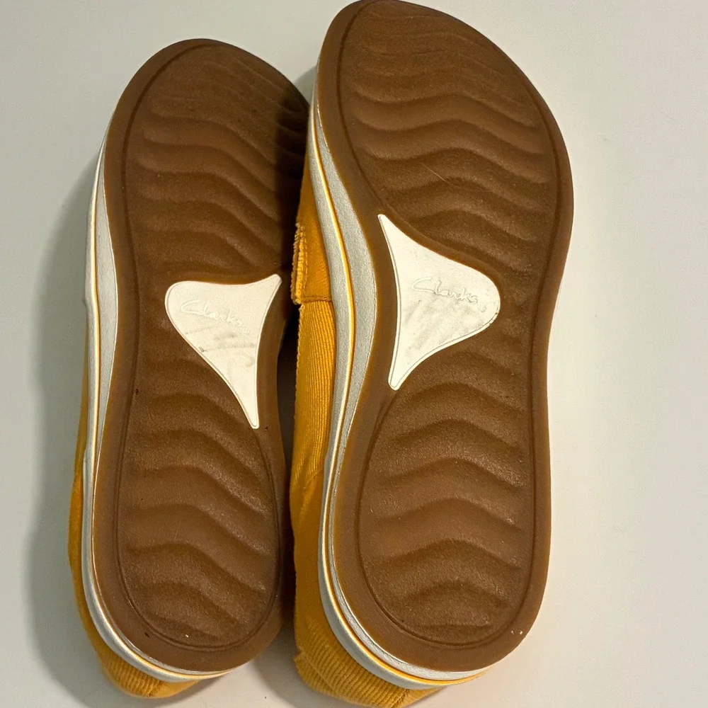 Clarks Cloudsteppers Womens 8.5 Textile Slip On Loafers Comfort Flats Yellow